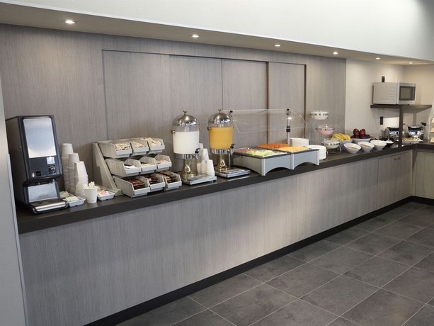 Imagen del bar/restaurante del Hotel City Express Plus Patio Universidad. Foto 3