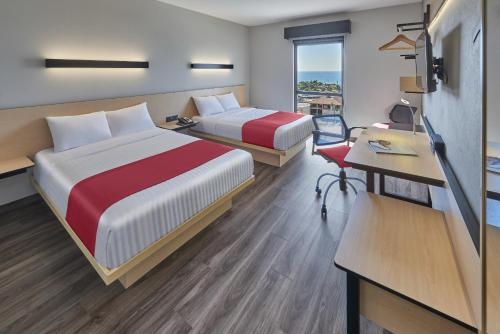 Imagen de la habitación del Hotel City Express Plus Puerto Vallarta. Foto 7