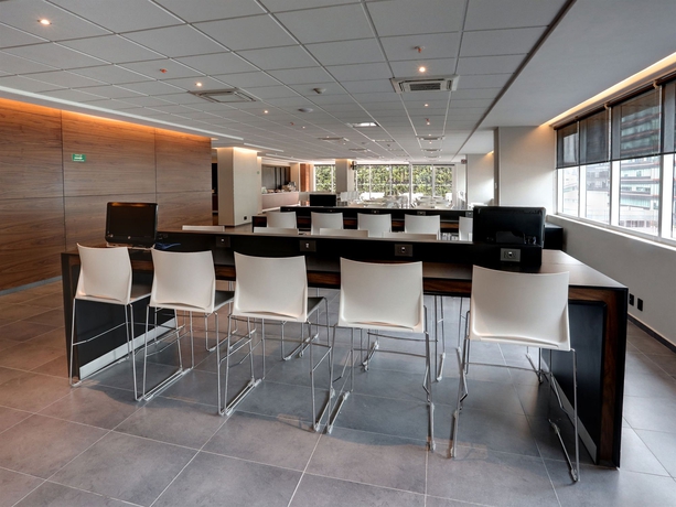 Imagen de los interiores del Hotel City Express Plus Santa Fe. Foto 9