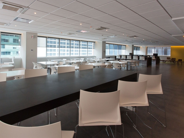 Imagen del bar/restaurante del Hotel City Express Plus Santa Fe. Foto 3