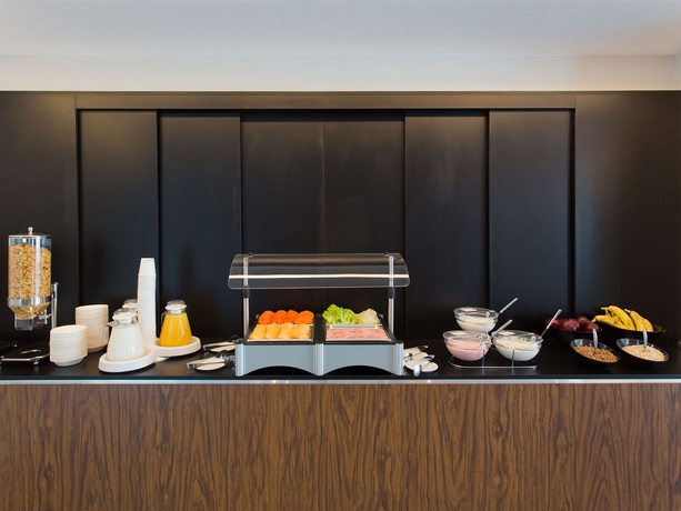 Imagen del bar/restaurante del Hotel City Express Plus Santa Fe. Foto 5