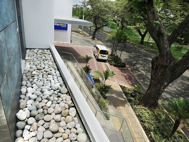 Imagen de los exteriores del Hotel City Express Plus by Marriott Cali Colombia. Foto 17
