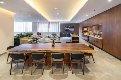 Imagen general del Hotel City Express Plus by Marriott Monterrey Centro. Foto 1