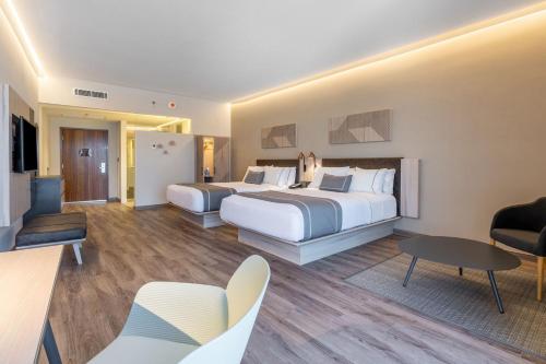 Imagen de la habitación del Hotel City Express Plus by Marriott Monterrey Centro. Foto 6