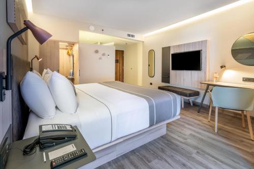 Imagen de la habitación del Hotel City Express Plus by Marriott Monterrey Centro. Foto 8