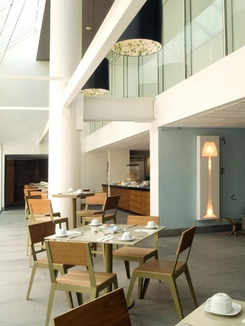 Imagen del bar/restaurante del Hotel City Express Plus by Marriott Reforma El Ángel. Foto 2