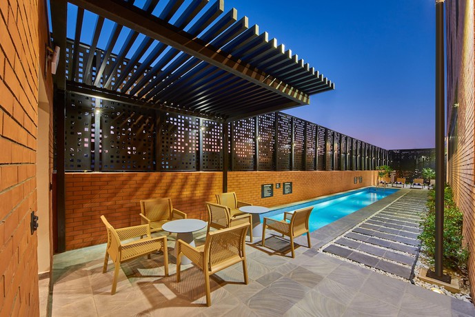 Imagen de la piscina del Hotel City Express Plus by Marriott Tampico. Foto 7