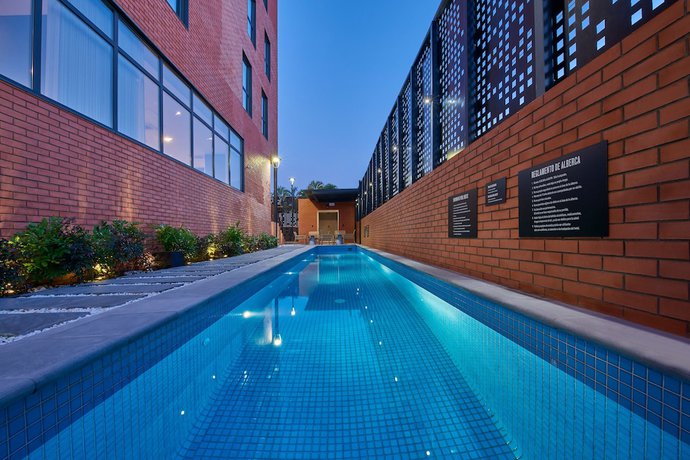 Imagen de la piscina del Hotel City Express Plus by Marriott Tampico. Foto 9