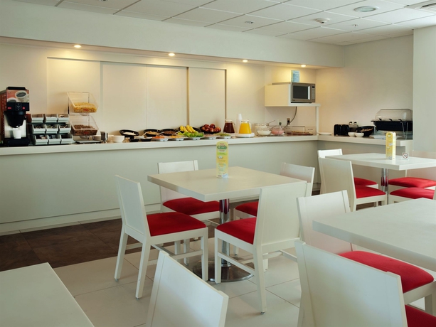 Imagen del bar/restaurante del Hotel City Express Poza Rica. Foto 3