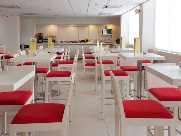 Imagen del bar/restaurante del Hotel City Express Poza Rica. Foto 4