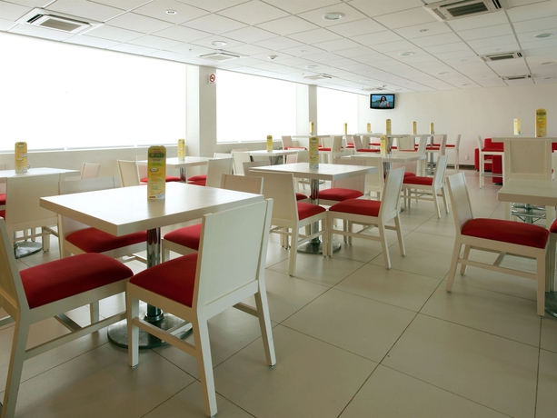 Imagen del bar/restaurante del Hotel City Express Poza Rica. Foto 5