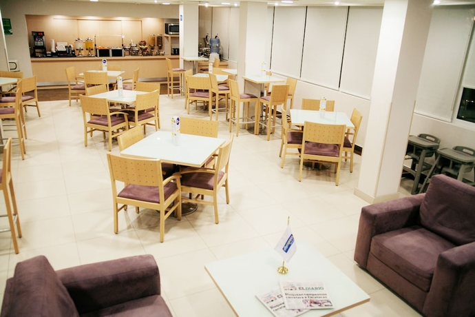 Imagen del bar/restaurante del Hotel City Express Saltillo Sur. Foto 2