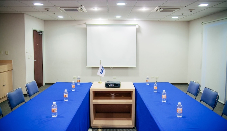 Imagen de los interiores del Hotel City Express Saltillo Sur. Foto 17