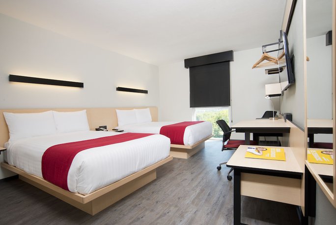 Imagen de la habitación del Hotel City Express Santiago Aeropuerto. Foto 8