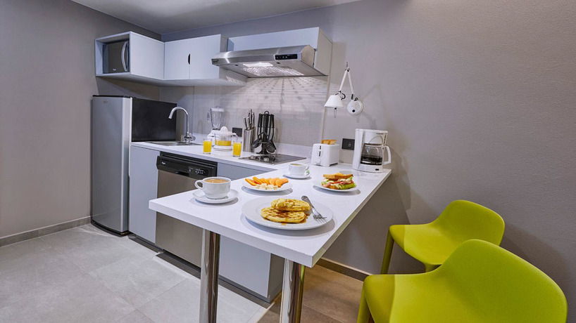 Imagen de la habitación del Hotel City Express Suites By Marriott Playa Del Carmen. Foto 3