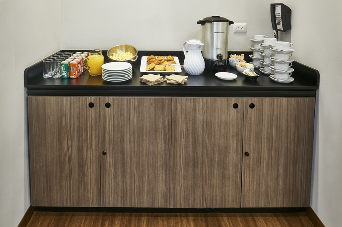 Imagen de los interiores del Hotel City Express Suites By Marriott Tijuana Rio. Foto 16