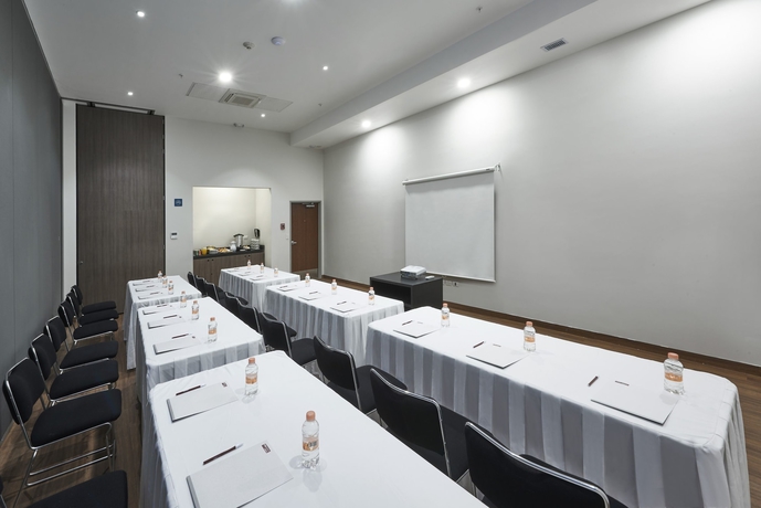 Imagen de los interiores del Hotel City Express Suites By Marriott Tijuana Rio. Foto 17