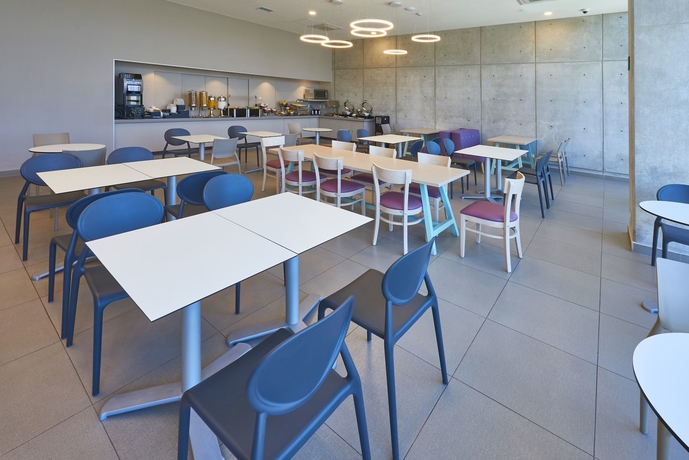 Imagen del bar/restaurante del Hotel City Express Suites By Marriott Tijuana Rio. Foto 5