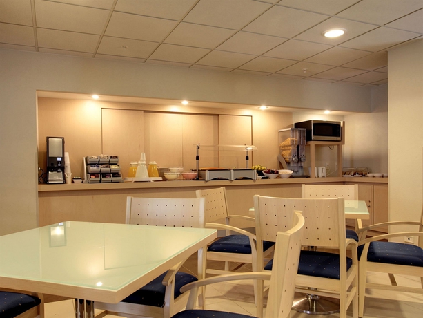 Imagen del bar/restaurante del Hotel City Express Villahermosa. Foto 3