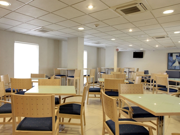 Imagen del bar/restaurante del Hotel City Express Villahermosa. Foto 5