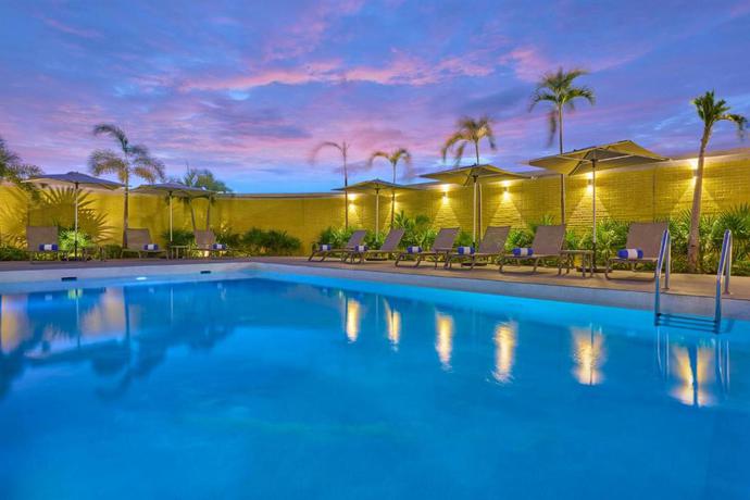 Imagen de la piscina del Hotel City Express by Marriott Cancun Aeropuerto. Foto 10