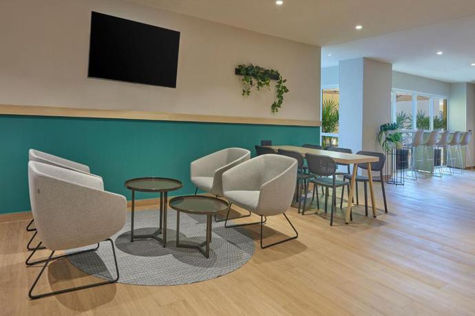 Imagen de los interiores del Hotel City Express by Marriott Cancun Aeropuerto. Foto 7