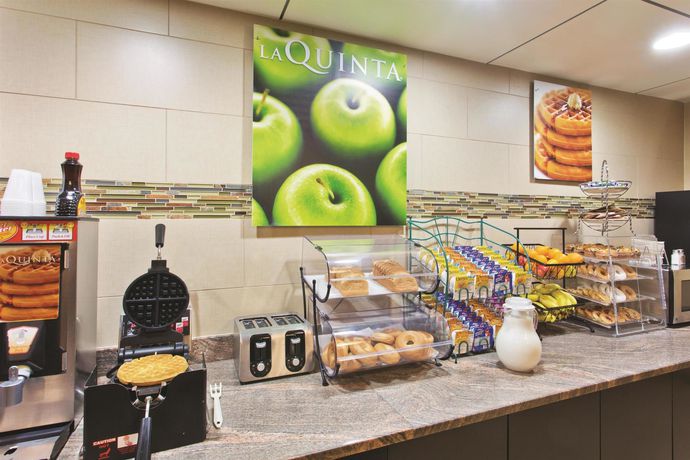 Imagen del bar/restaurante del Hotel City Express by Marriott Grove City Columbus. Foto 3