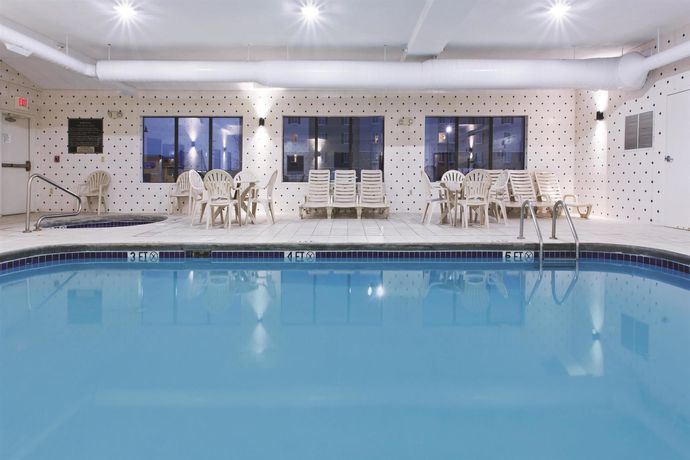 Imagen de los exteriores del Hotel City Express by Marriott Grove City Columbus. Foto 15