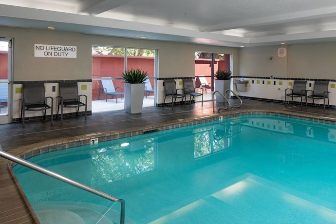 Imagen de la piscina del Hotel City Express by Marriott Lafayette. Foto 7