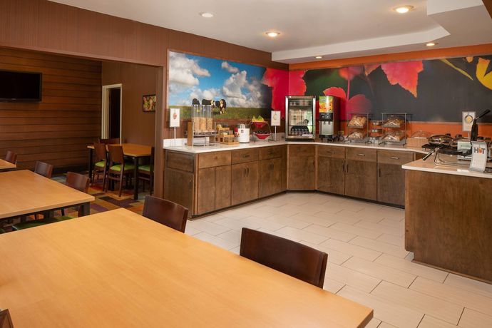 Imagen del bar/restaurante del Hotel City Express by Marriott Lafayette. Foto 2