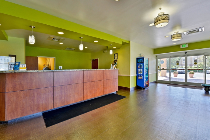Imagen de los interiores del Hotel City Express by Marriott Orlando International Drive. Foto 12