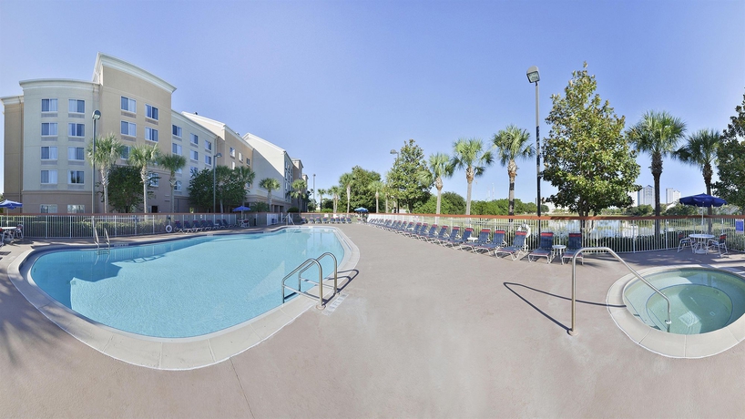 Imagen de la piscina del Hotel City Express by Marriott Orlando International Drive. Foto 15