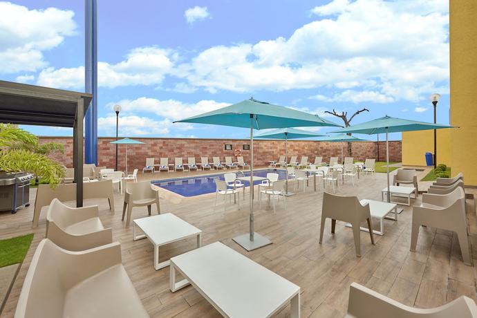 Imagen de la piscina del Hotel City Express by Marriott Tampico Altamira. Foto 18