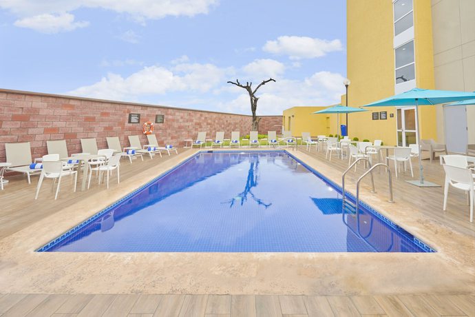 Imagen de la piscina del Hotel City Express by Marriott Tampico Altamira. Foto 19