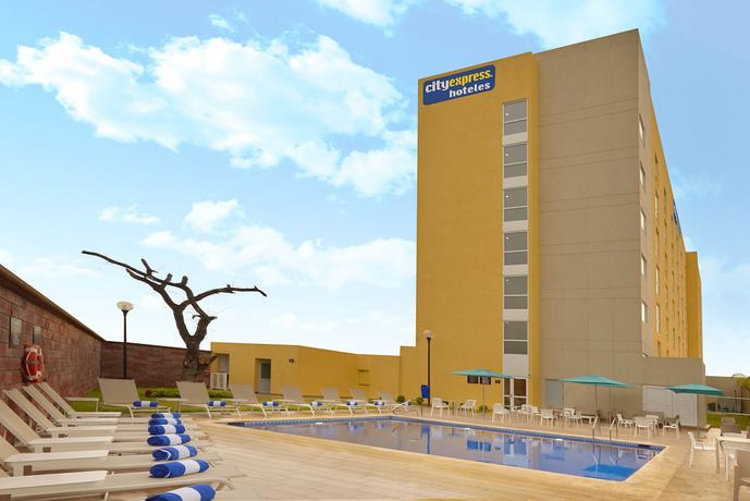 Imagen de la piscina del Hotel City Express by Marriott Tampico Altamira. Foto 20