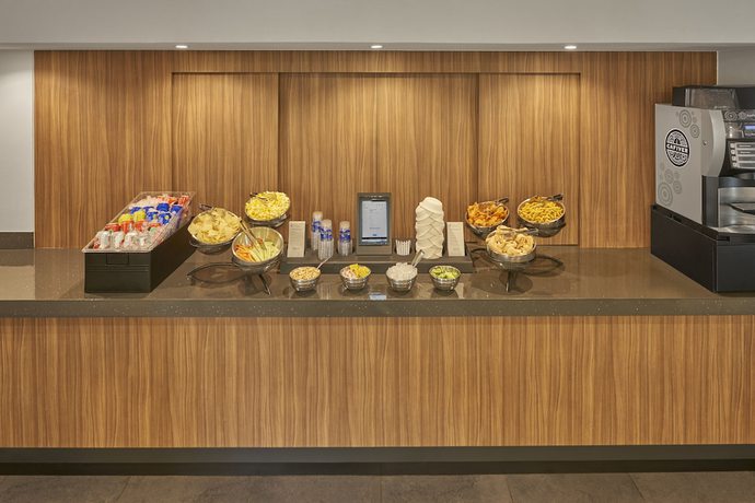 Imagen del bar/restaurante del Hotel City Express by Marriott Tampico Altamira. Foto 6