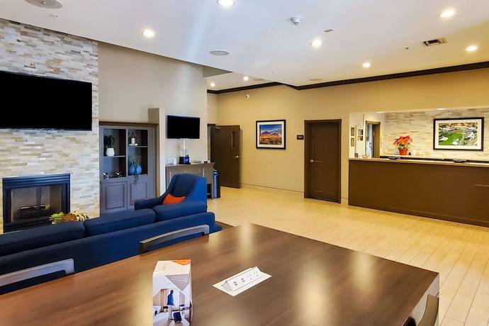 Imagen de los interiores del Hotel City Express by Marriott Tempe. Foto 14