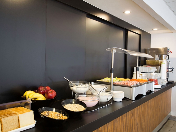 Imagen del bar/restaurante del Hotel City Express by Marriott Tijuana Insurgentes. Foto 3