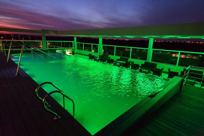 Imagen de la piscina del Hotel City Falls Iguazú. Foto 19