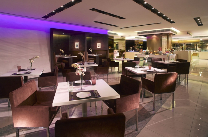 Imagen del bar/restaurante del Hotel City Garden, Distrito Este. Foto 2