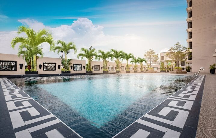 Imagen de la piscina del Hotel City Garden Tower. Foto 19