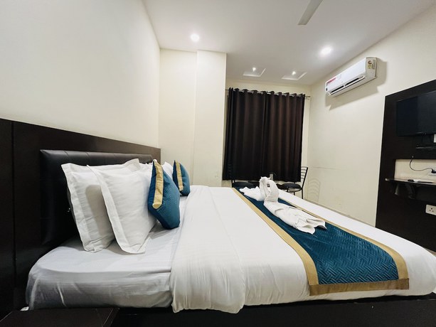 Imagen de la habitación del Hotel City Heritage Haridwar. Foto 11