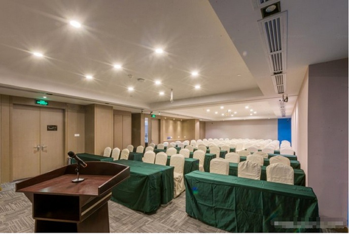 Imagen de los interiores del Hotel City Holiday Guangzhou Baiyun Airport. Foto 15