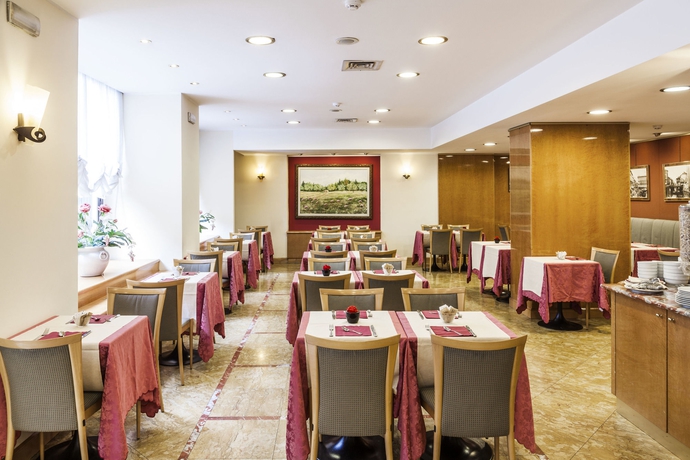 Imagen del bar/restaurante del Hotel City Life Hotel Poliziano - By R Collection Hotels. Foto 4