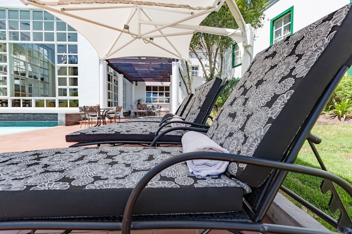 Imagen de la piscina del Hotel City Lodge Grandwest. Foto 18