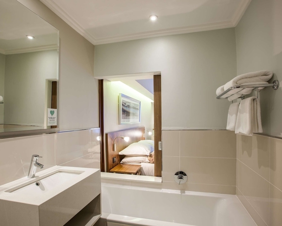 Imagen de la habitación del Hotel City Lodge Pinelands. Foto 12