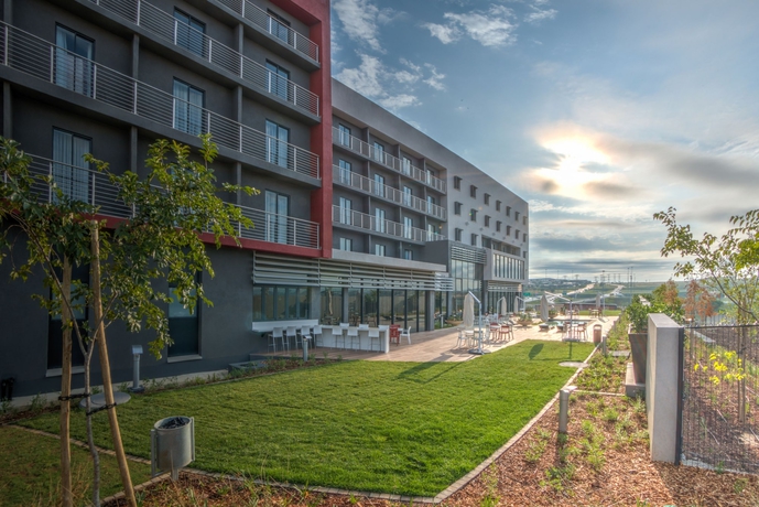 Imagen de los exteriores del Hotel City Lodge Waterfall City. Foto 15