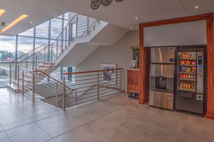 Imagen de los interiores del Hotel City Lodge Waterfall City. Foto 18