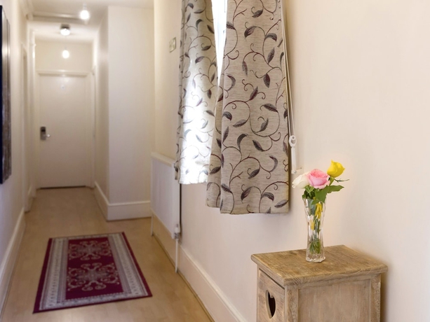 Imagen de los interiores del Hotel City London. Foto 14