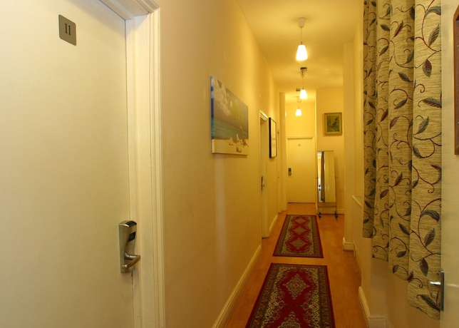 Imagen de los interiores del Hotel City London. Foto 17